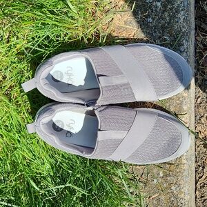 Grey Size 9 Slip-on sneakers